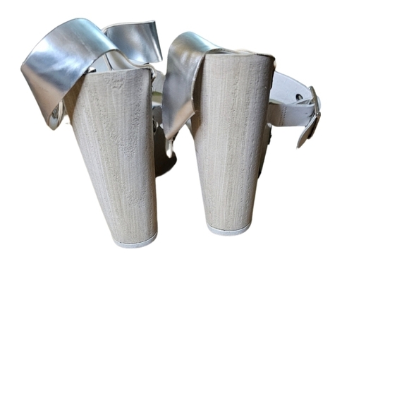 Aldo White and Silver Leather Platform Sandals Size 9 - Picture 4 of 6